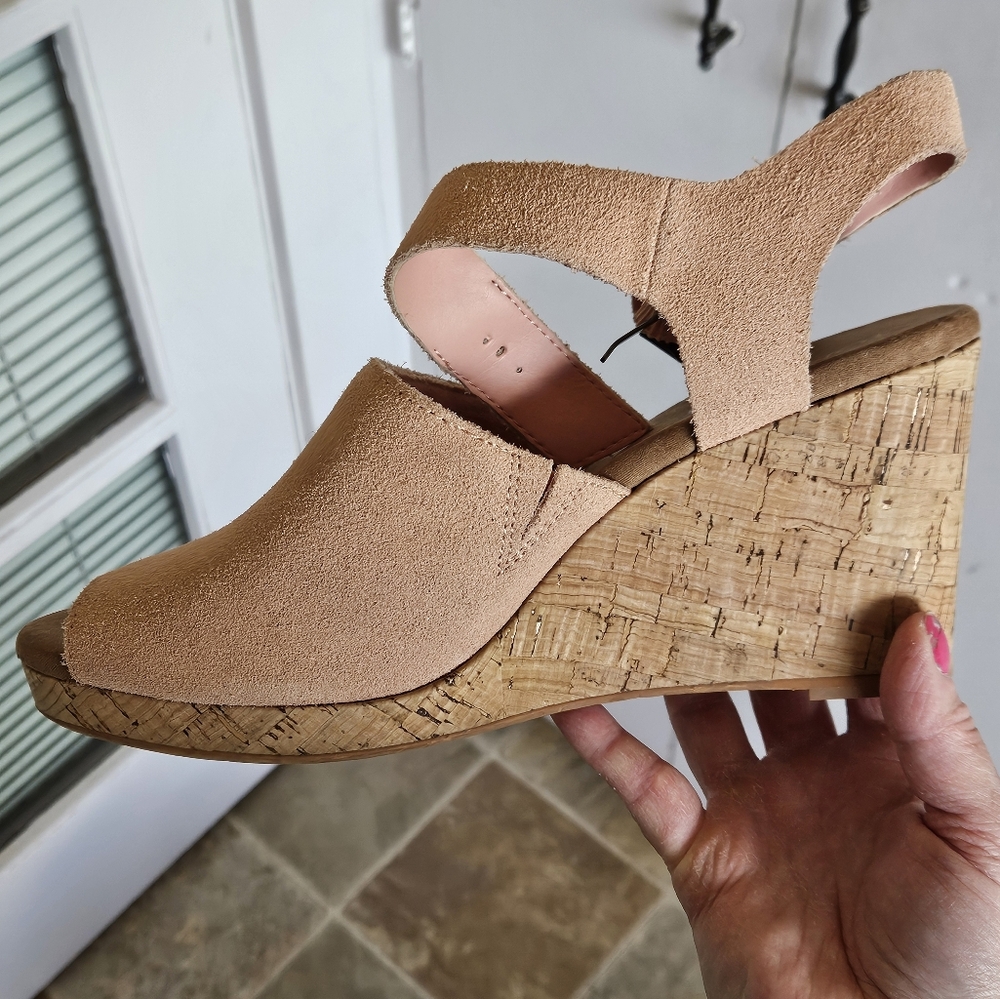 TOMS pre worn peachy pink suede sandals Size 9.5